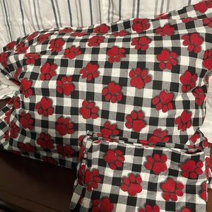 Pet lovers white and black red paw prints